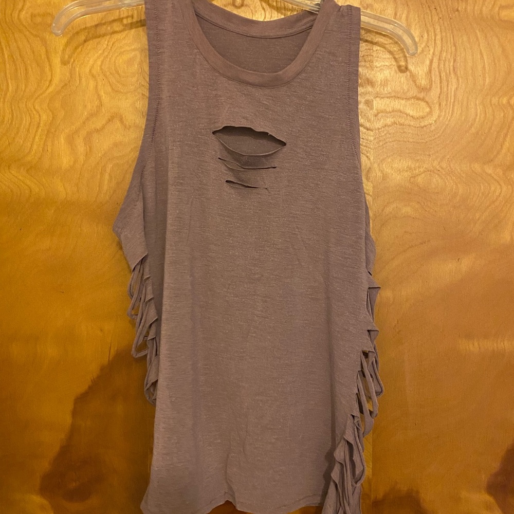 ALO yoga ripped warrior tank in GUC
